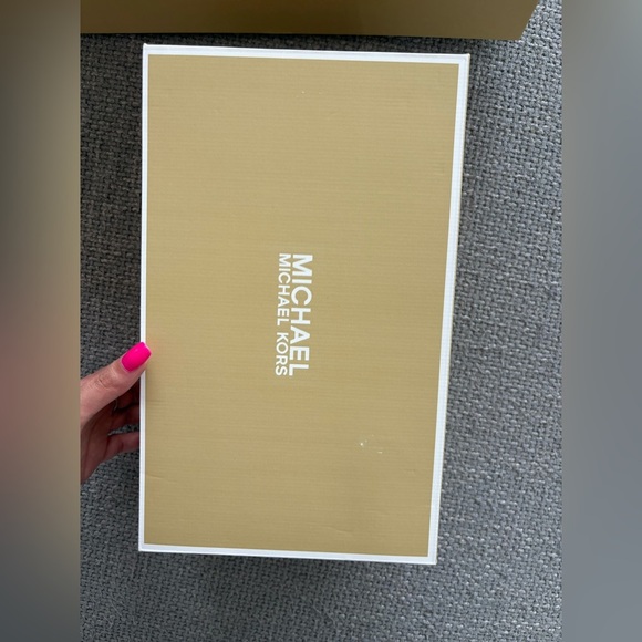 Michael Kors Leather Pointed-Toe Pumps – Size 8 – NWT with Box (Not Outlet) - Picture 12 of 12